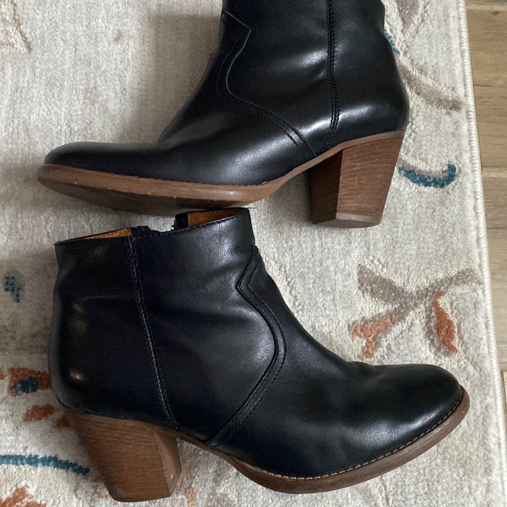 Madewell black leather booties